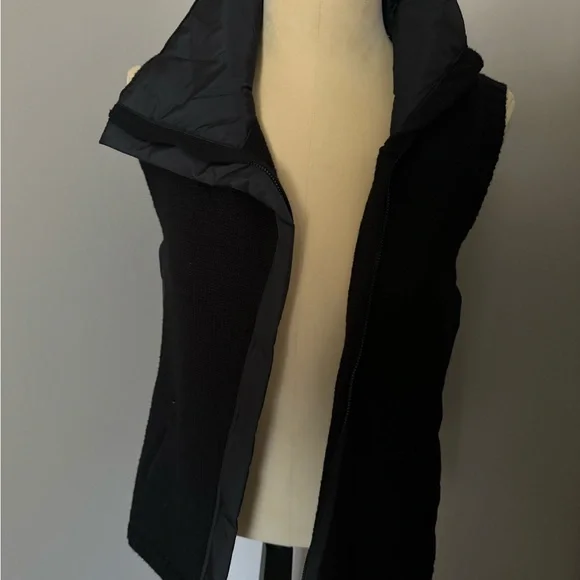 Eileen Fisher asymmetrical sleeveless sweater vest. Merino wool. Trim 💯 nylon - Picture 10 of 12